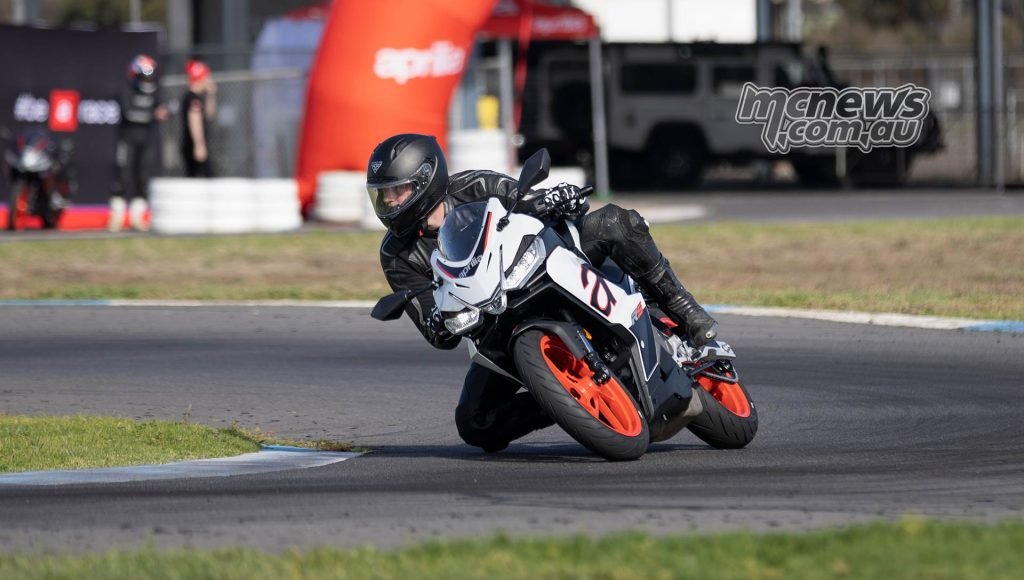 Cracking fun on the smallest of the Aprilia RSs. Best, most fun entry level sportsbike imo.