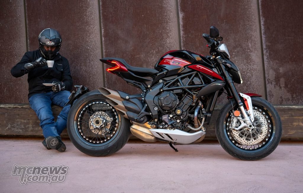 Such a pretty thing. The Dragster 800 RR SCS, not the goose next to it.