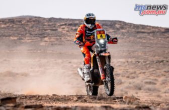 Sanders takes seven-minute lead into rest day at D...