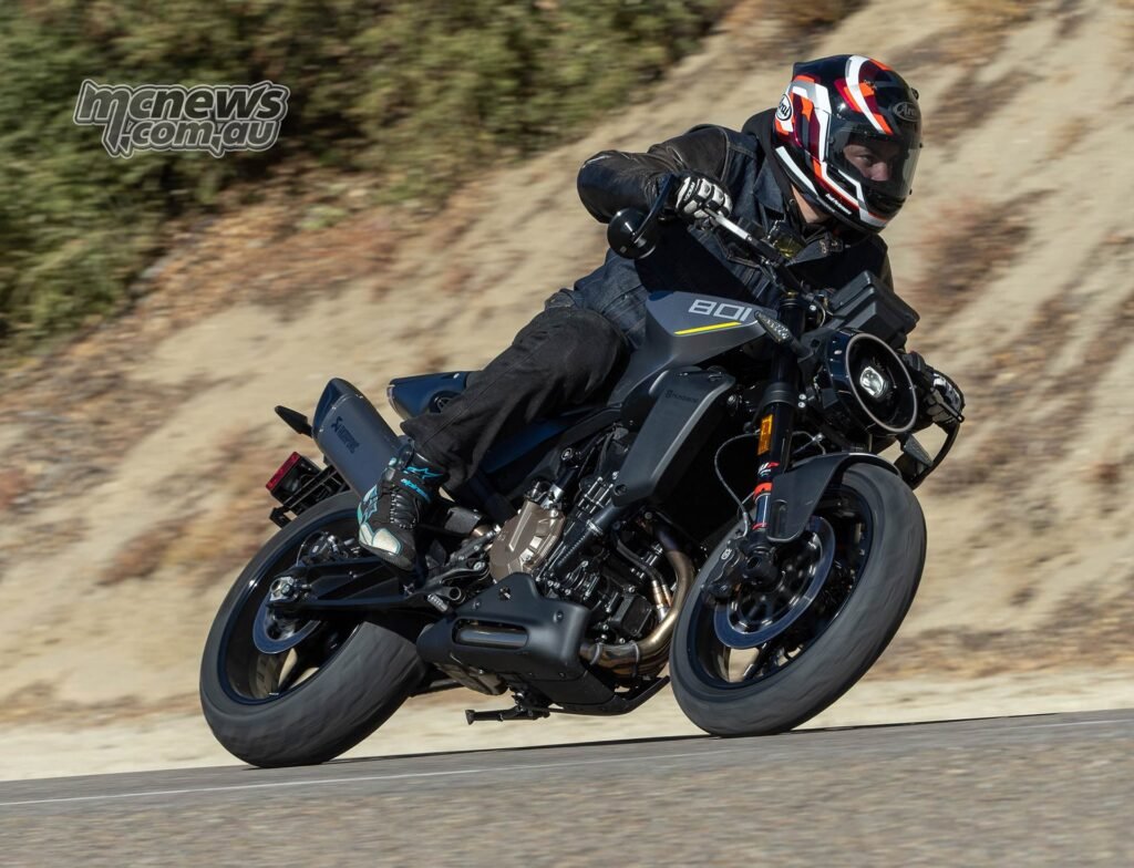 The Vitpilen 801 should also tip the scales at around the 190 kg mark fully fuelled
