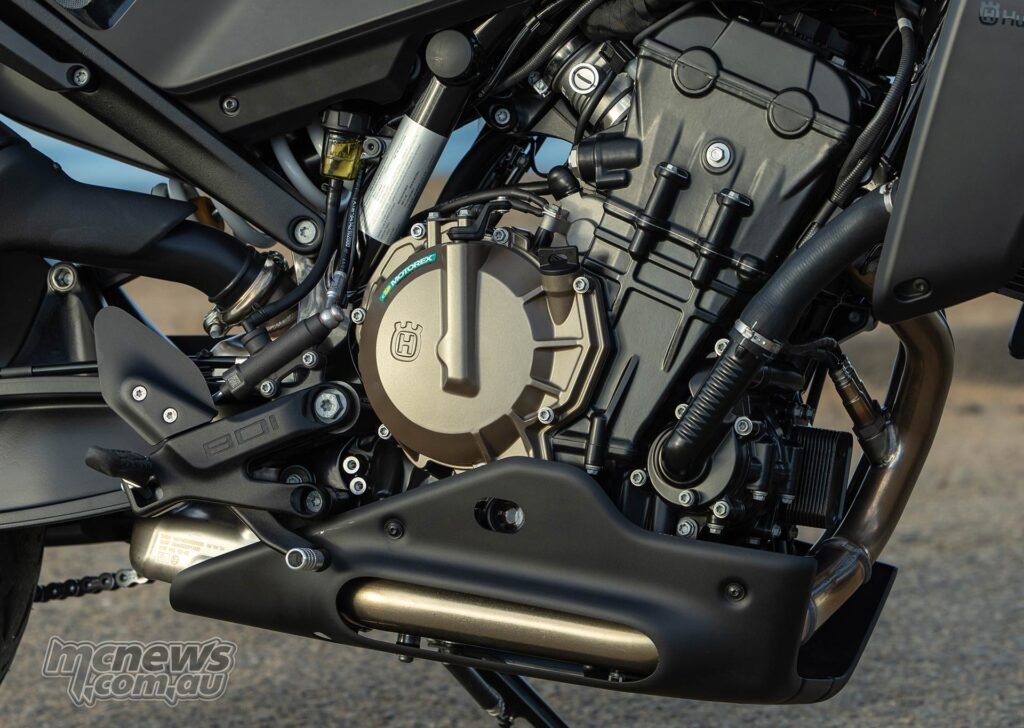 The 799 cc parallel-twin boasts the same performance figures seen in the latest 790 Duke