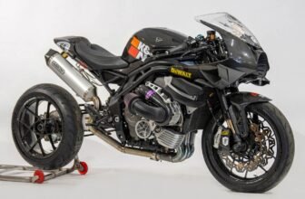 Tire Killer: A supercharged Triumph Speed Triple 1...