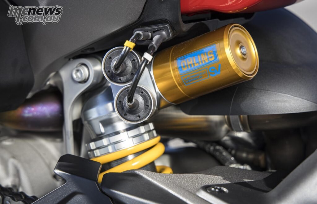 The fully adjustable Öhlins TTX36 (SV) S-EC 3.0 unit still runs manual preload adjustment