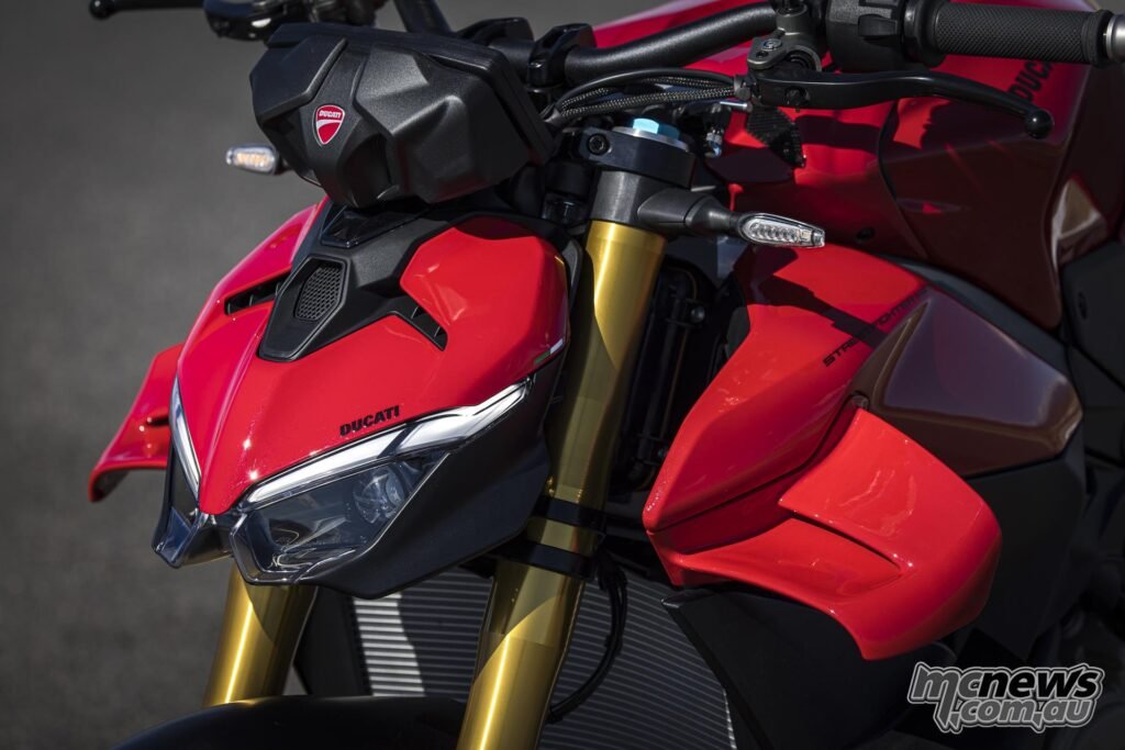 The 2025 Streetfighter V4 follows the updates of the Panigale