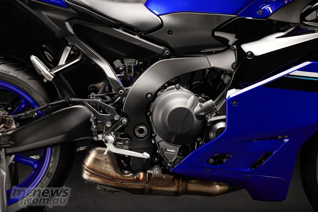 Yamaha R9 Review - 117 horsepower at 10,000 rpm. 93 Nm at 7000 rpm.