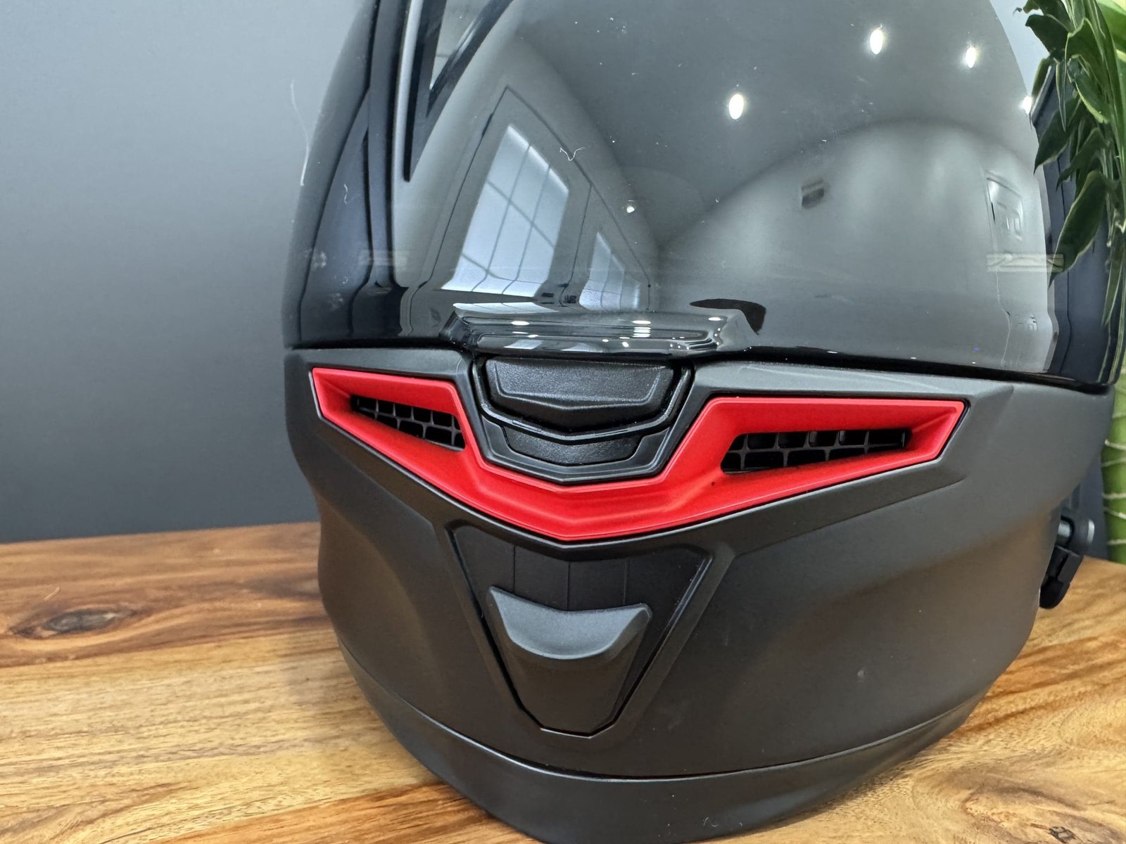 Face shield locking button on the Scorpion EXO-Eclipse Solid helmet