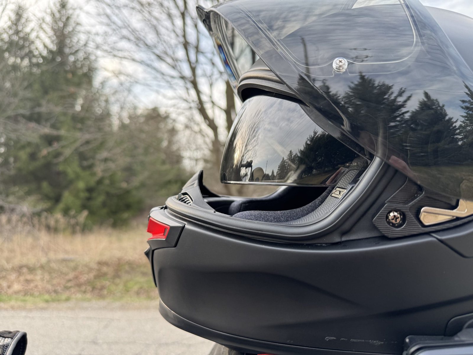 Drop down sun visor on the Scorpion EXO-Eclipse Solid Helmet