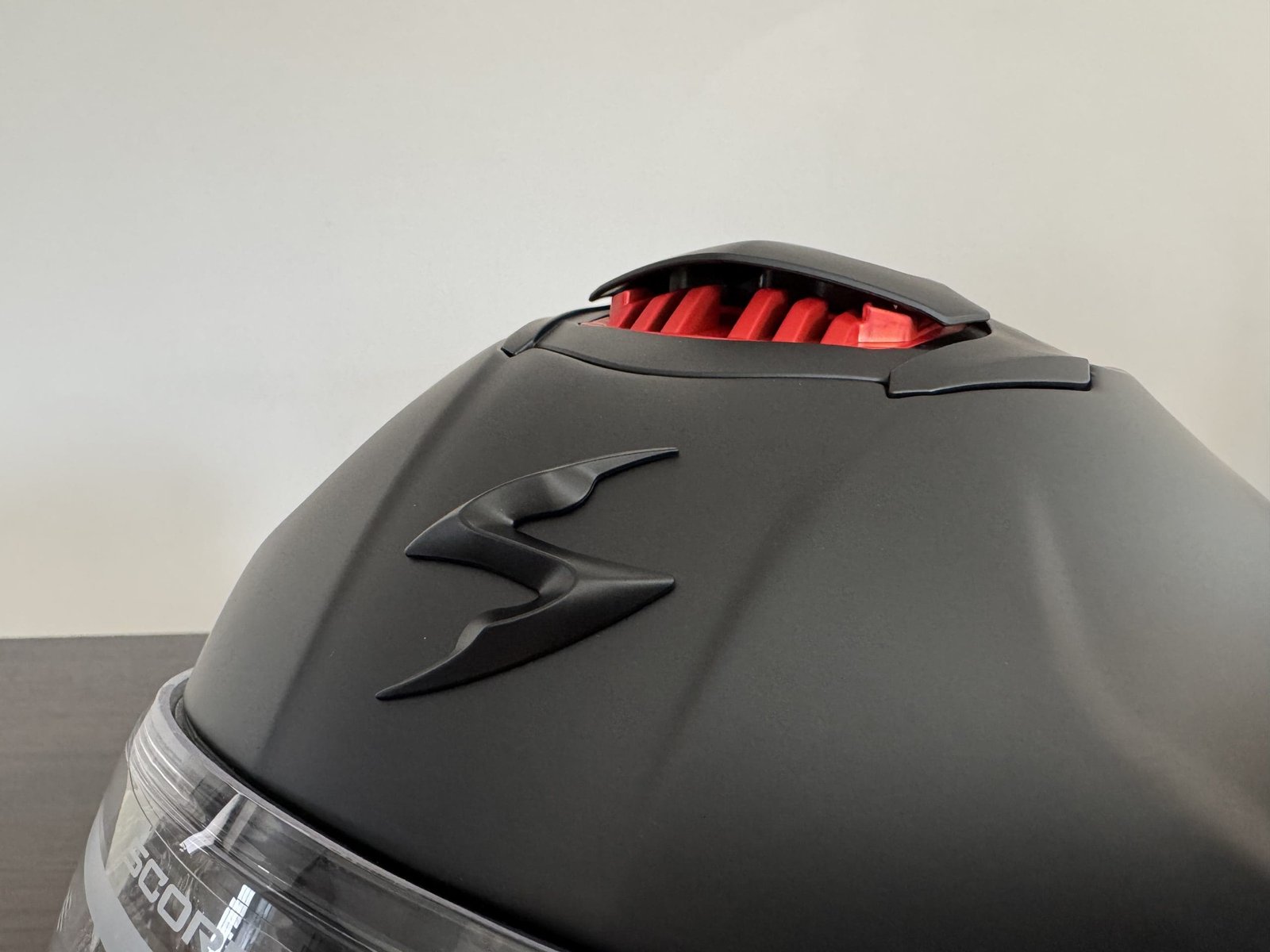 Top of the EXO-Eclipse Solid helmet showing the red accent vent