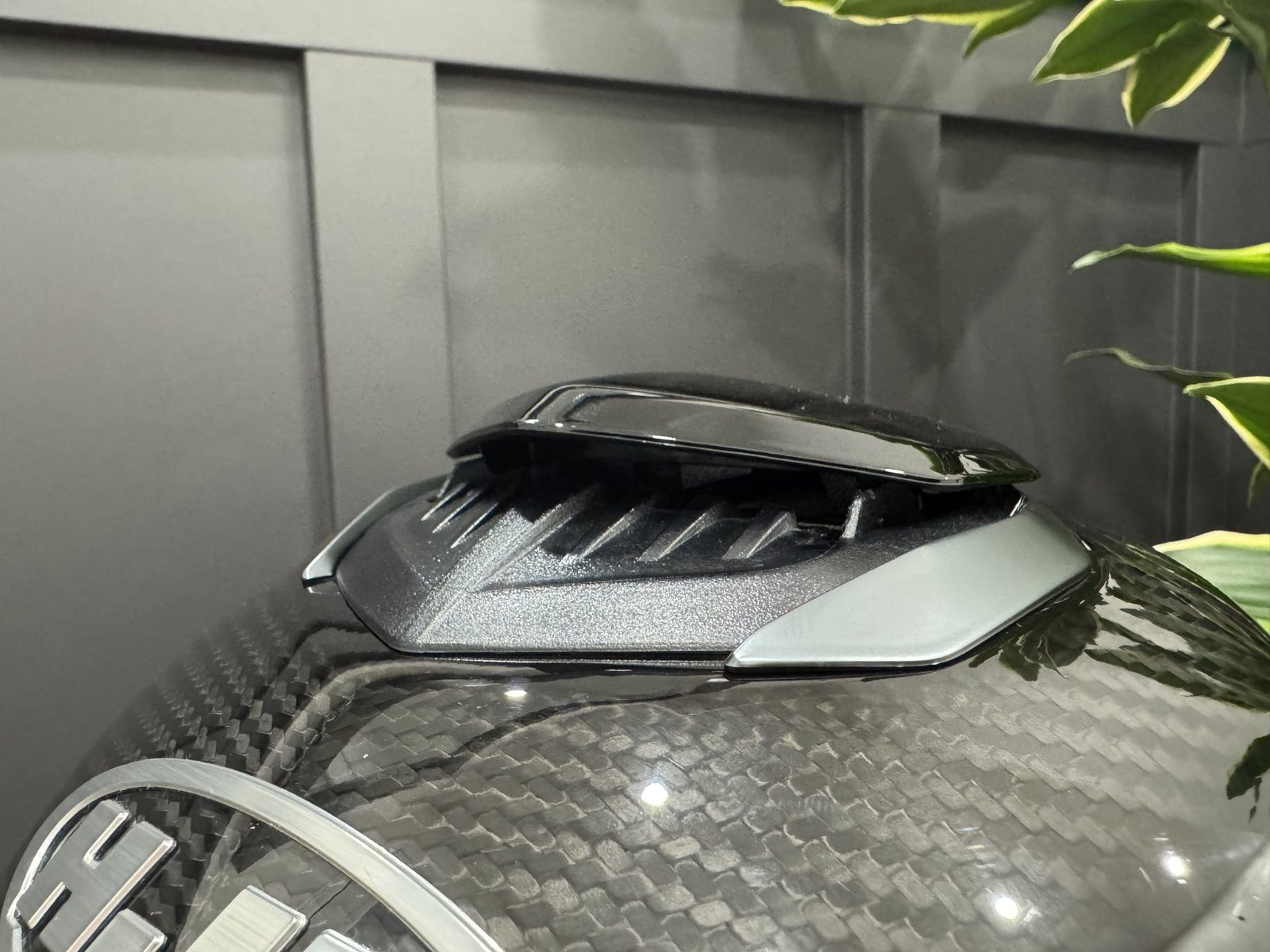 HJC RPHA 71 Carbon top vent close up photo