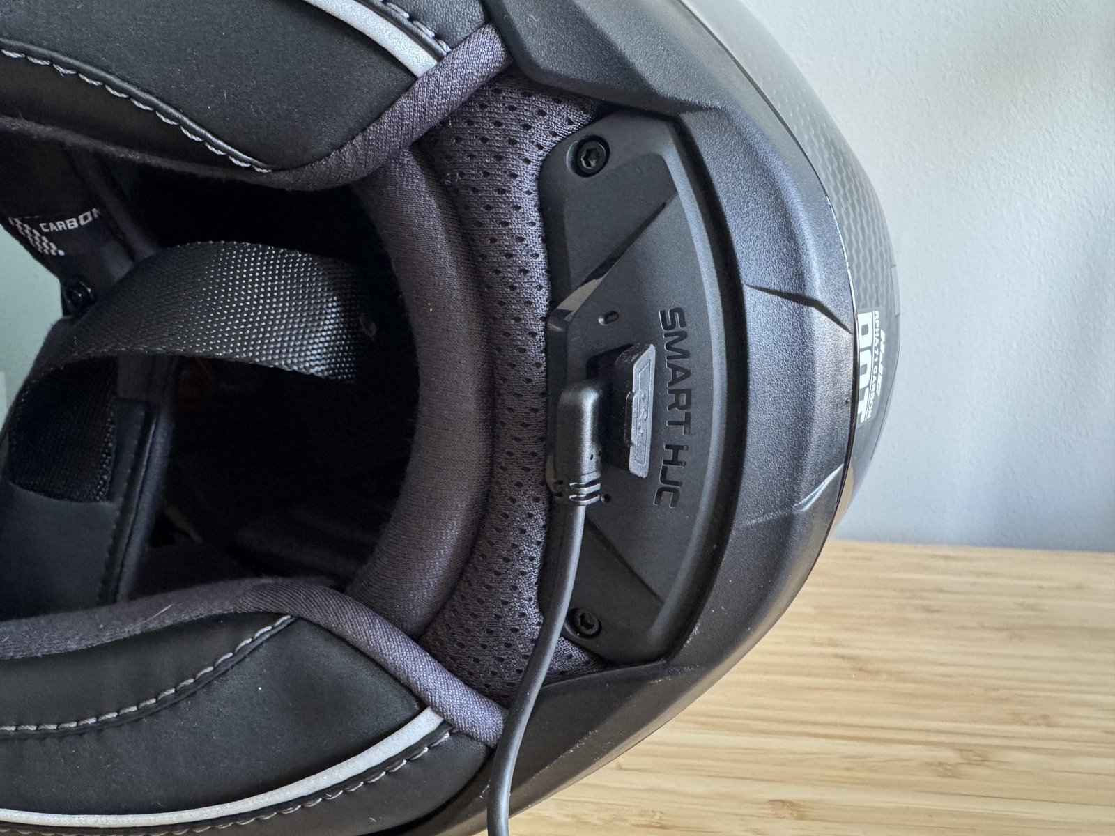 SMART HJC 50B charging port close up