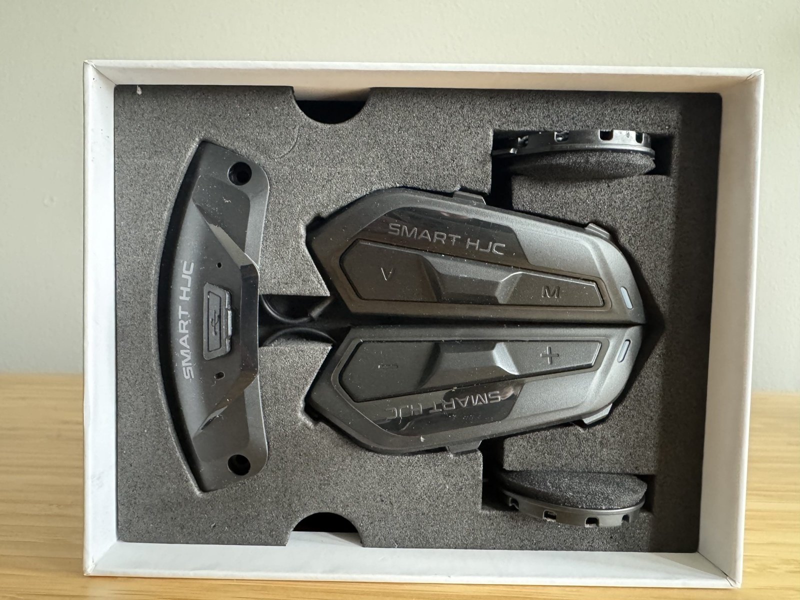 Sena SMART HJC 50B unit in the box