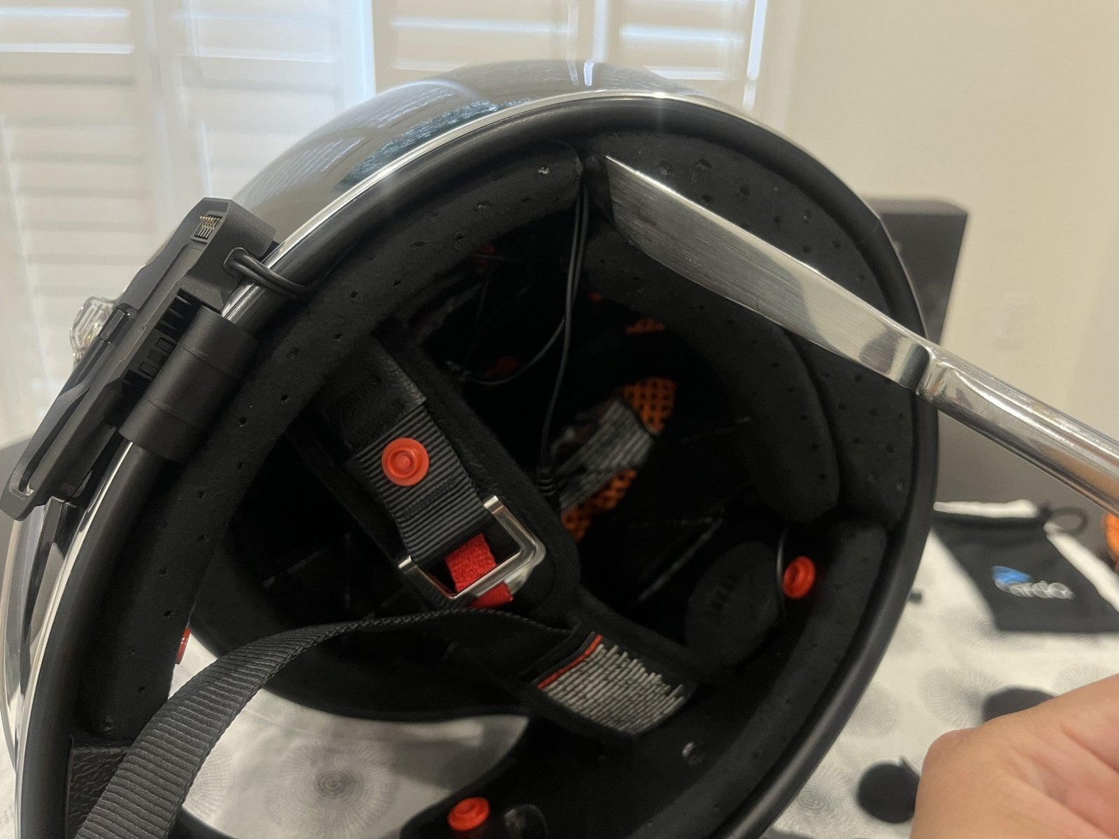 pushing down cord with butterknife on biltwell gringo SV