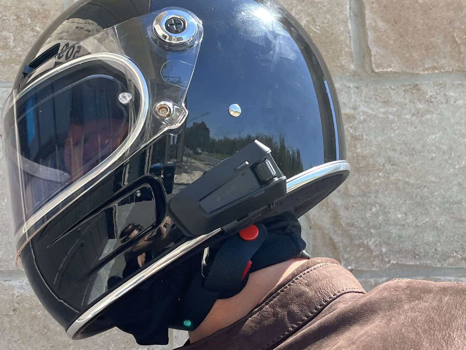 biltwell gringo sv helmet with cardo packtalk pro attached.