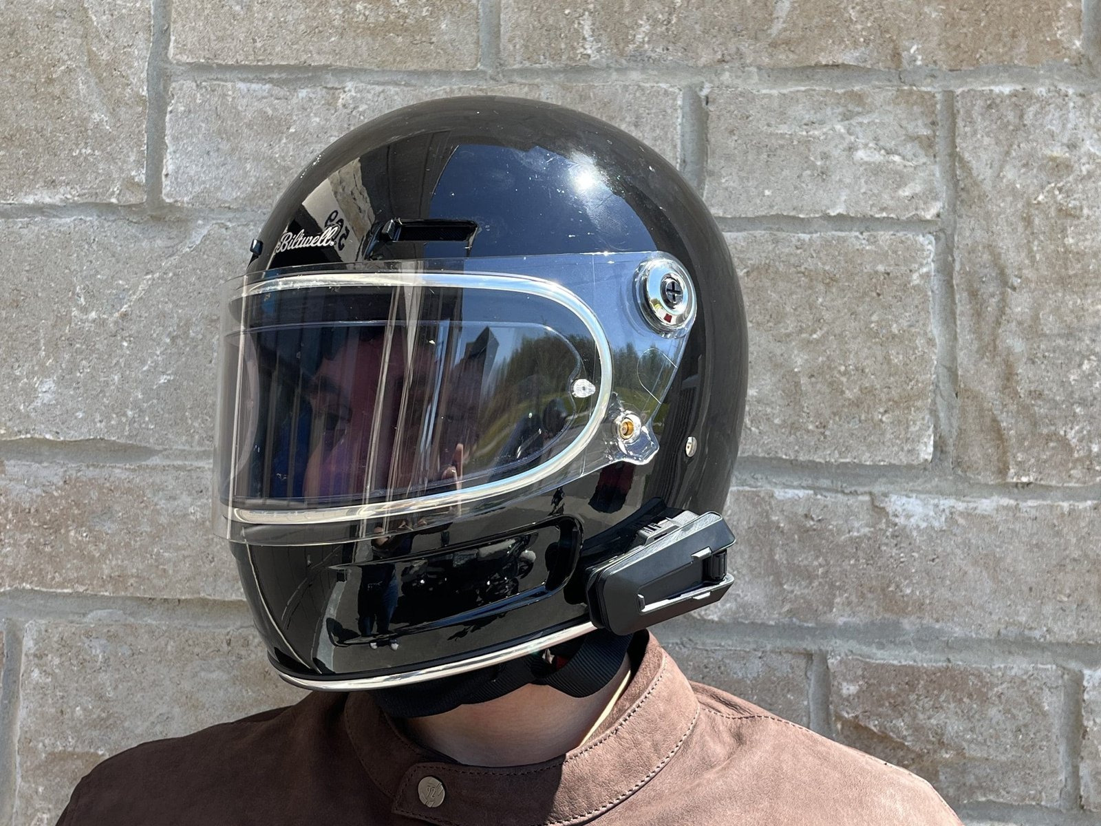 biltwell gringo sv helmet with cardo packtalk pro attached.