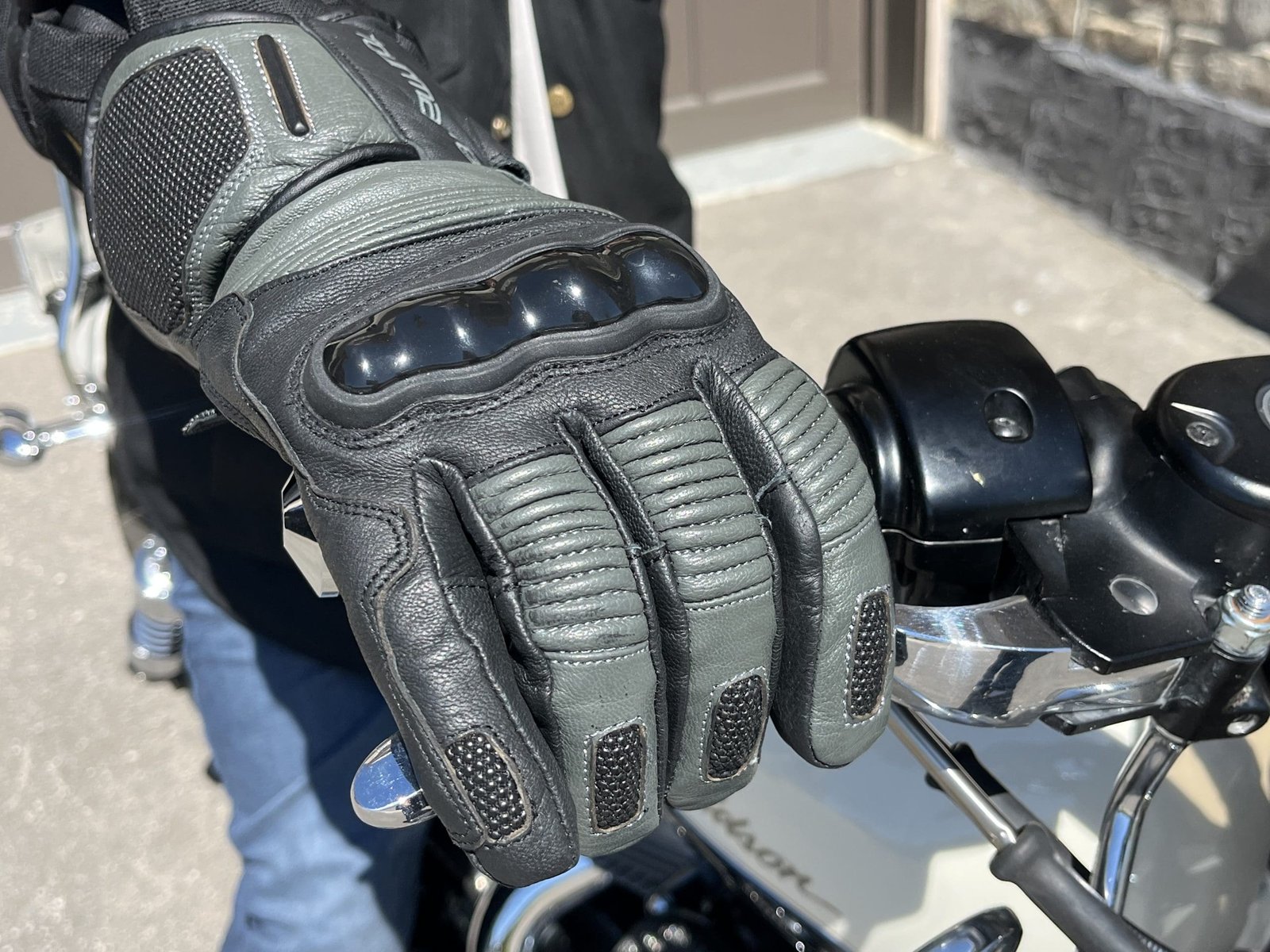 a motorcycle rider holding the front brake of his harley while wearing the TOURMASTER Super Warm Waterproof Gloves