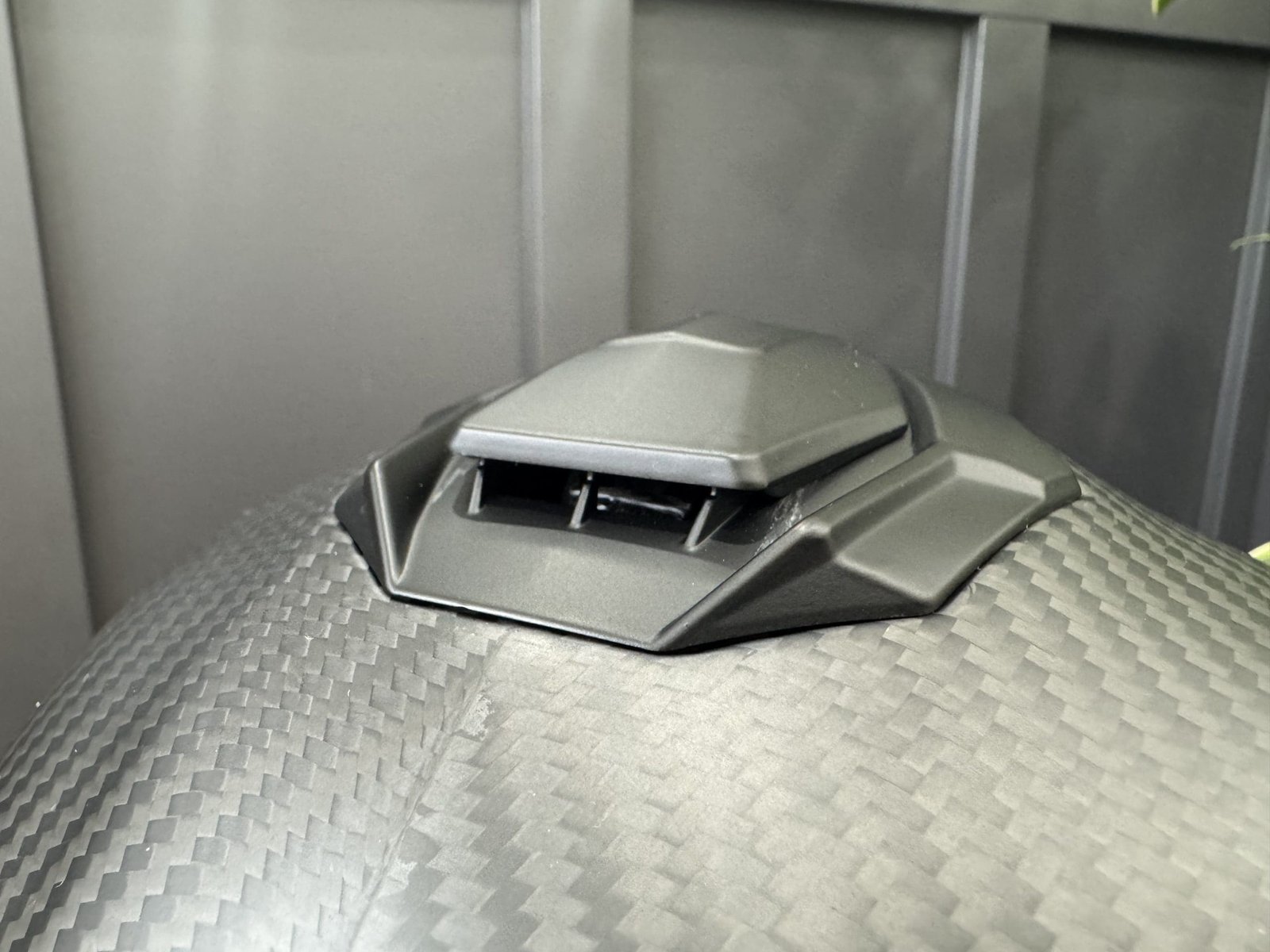 Top vent on the Voss 991 Carbon