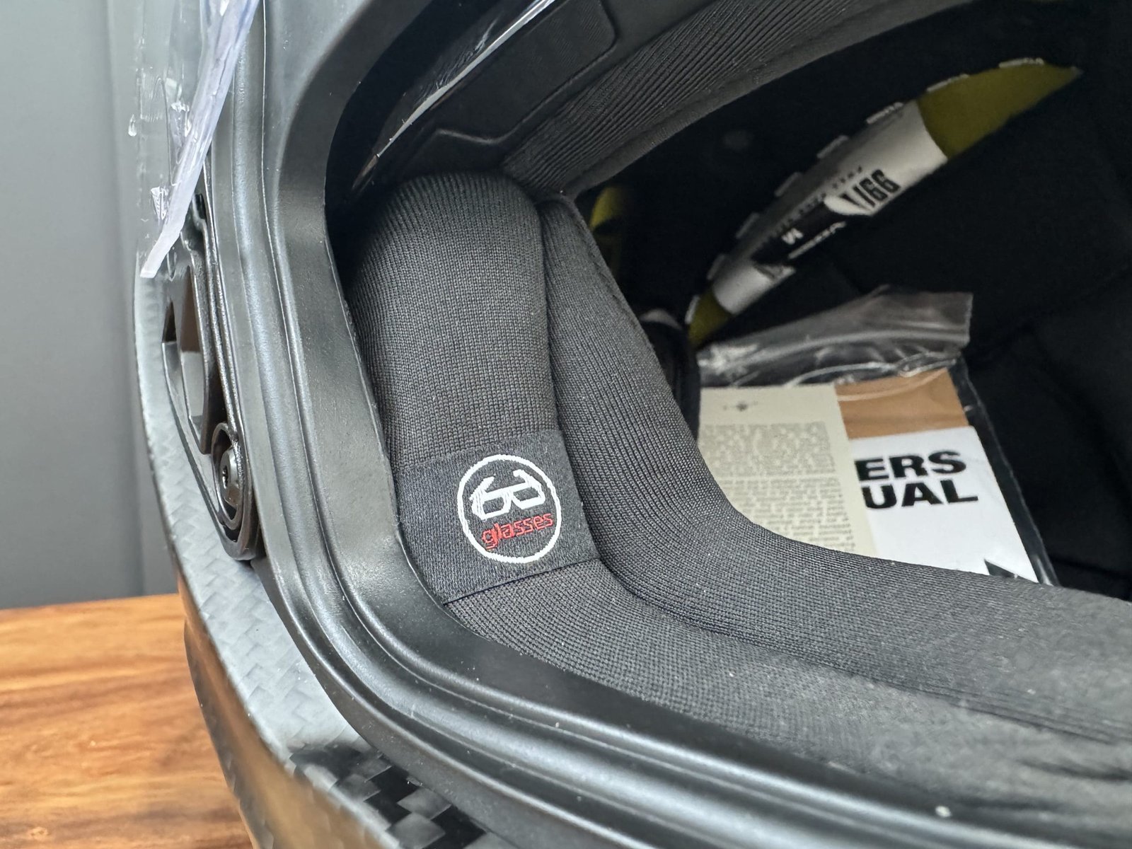 Glass compatible cheek pads on the Voss 991 Carbon