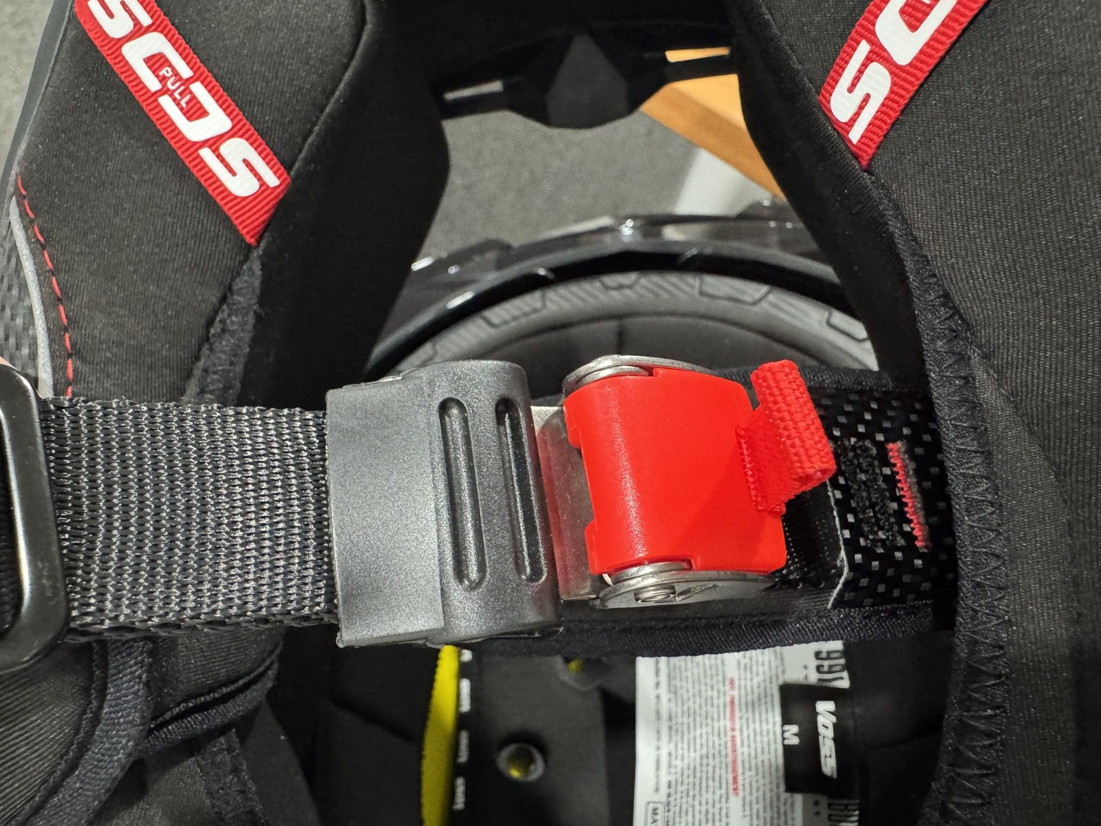 Ratchet strap release system on the Voss 991 Carbon