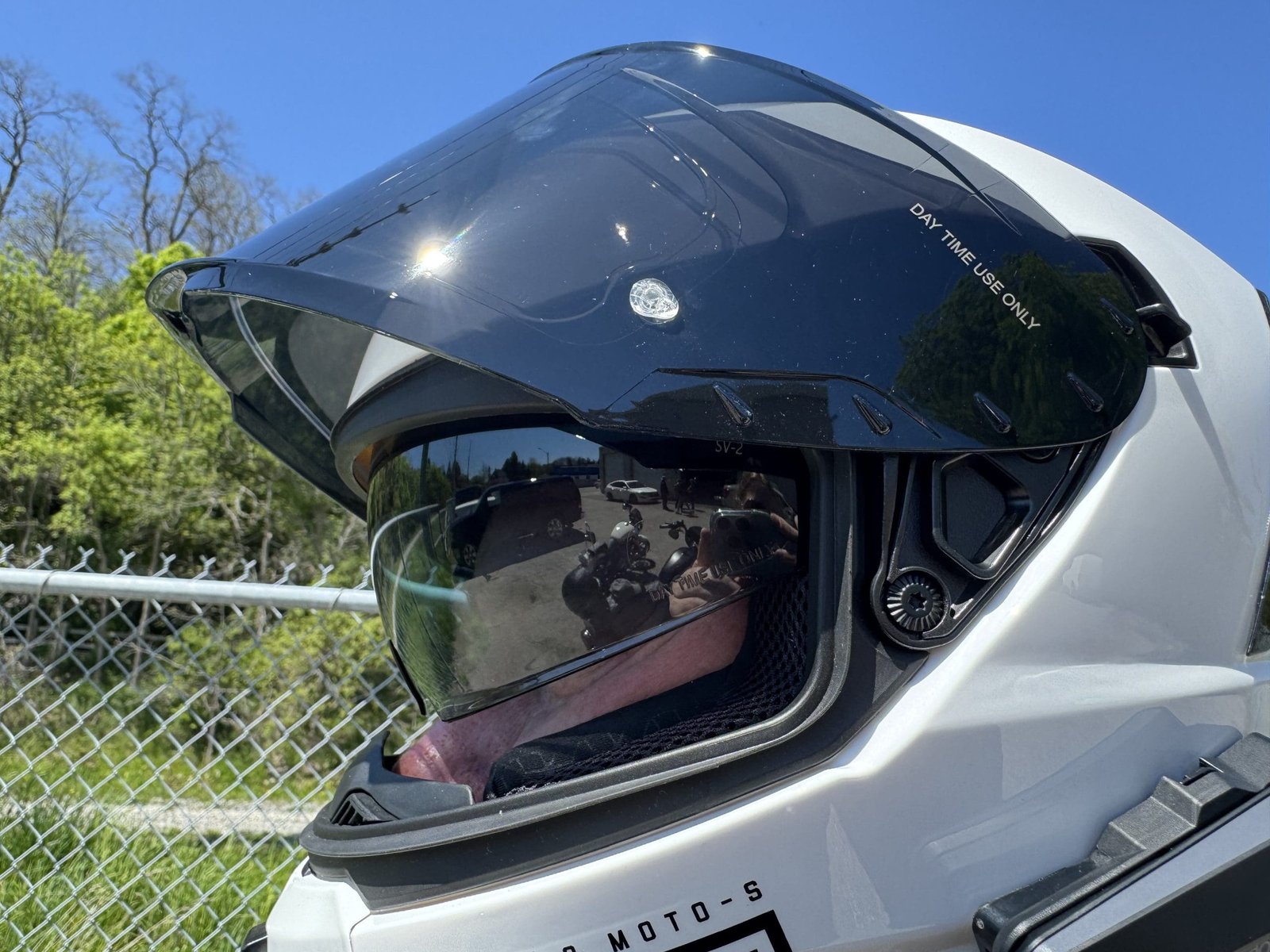 Side profile of the Voss 993 Moto-S showing the V.I.V.S. and breath deflector