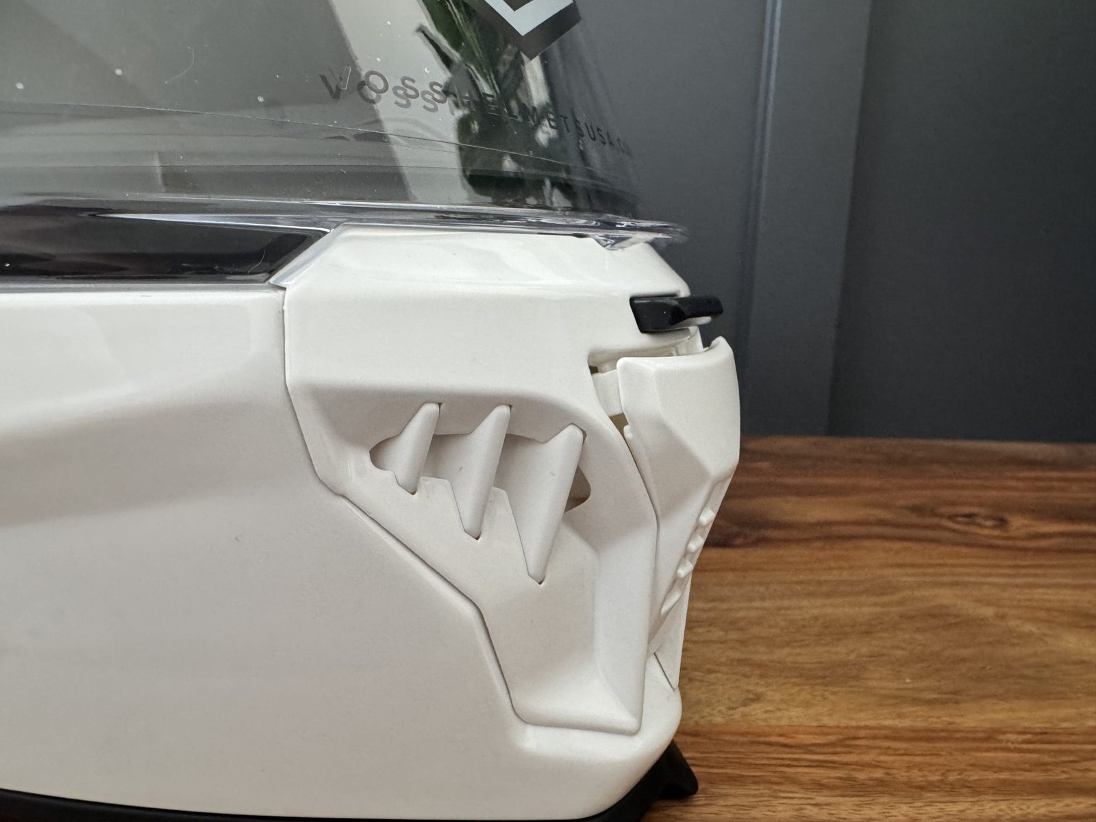 Close up of the chin vent on the Voss 993 Moto-S