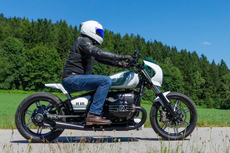 Custom BMW R18 by Ralf Eggl at Woidwerk