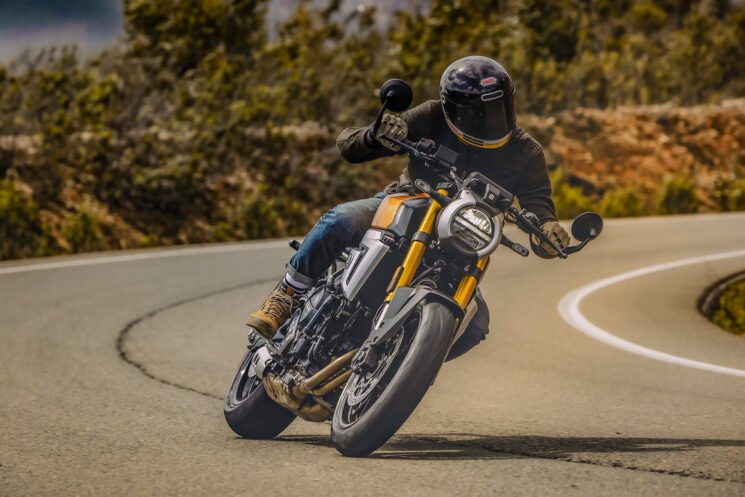 Suzuki GSX-8T neo-retro middleweight