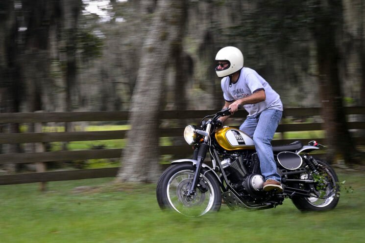 Hageman MC transforms the 2014 Yamaha Bolt into a clean retro scrambler. 