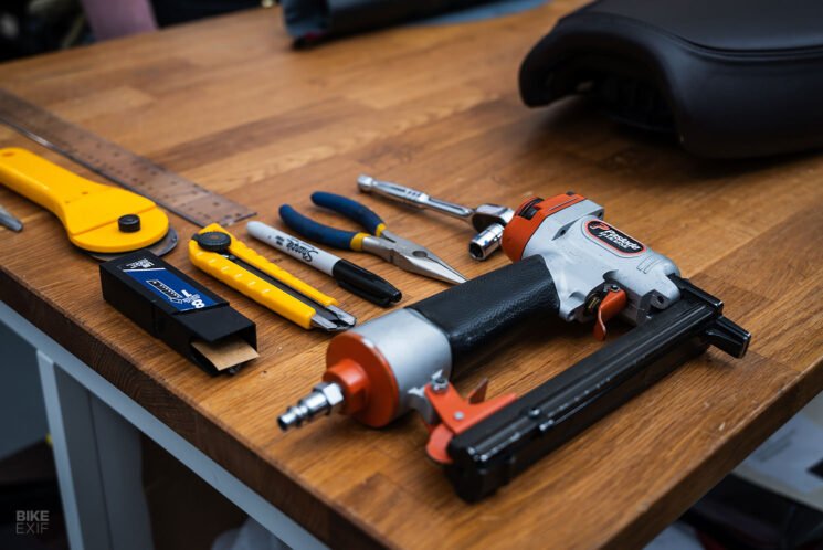 How to cover a motorcycle seat, presented by Luimoto