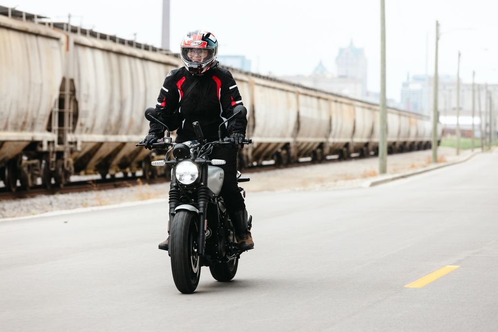 Royal Enfield Guerrilla 450 - Stand Up!