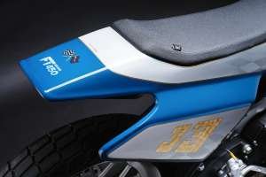 Royal Enfield Guerrilla 450 flat tracker by Frontwheel Motors