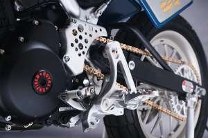 Royal Enfield Guerrilla 450 flat tracker by Frontwheel Motors