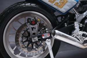 Royal Enfield Guerrilla 450 flat tracker by Frontwheel Motors