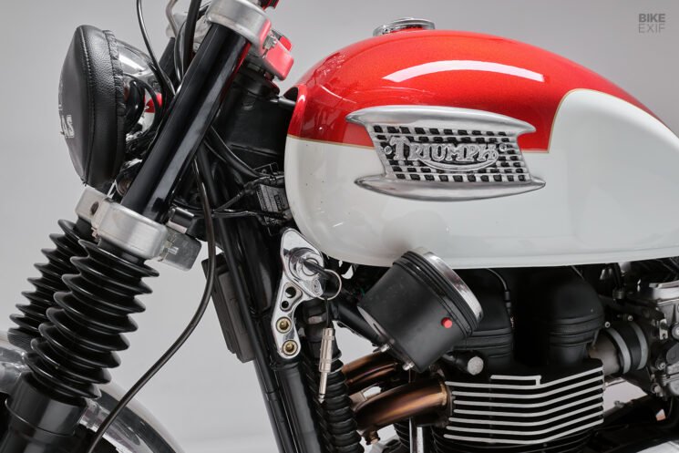 Triumph Scrambler desert sled by Frontwheel Motors