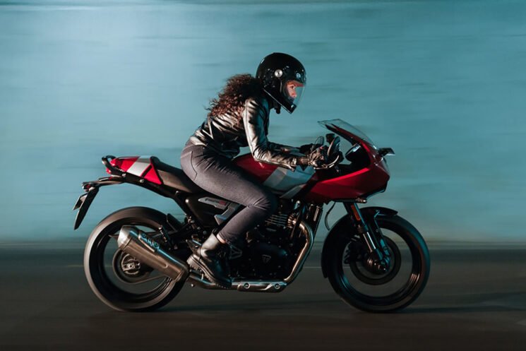 2026 Triumph Thruxton 400
