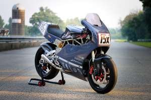 Ducati 750SS / Monster 796 race bike by Analog Motorcycles