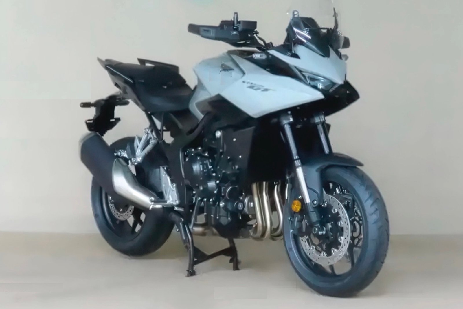 A potential photo of Honda's incubating CB1000GT.  