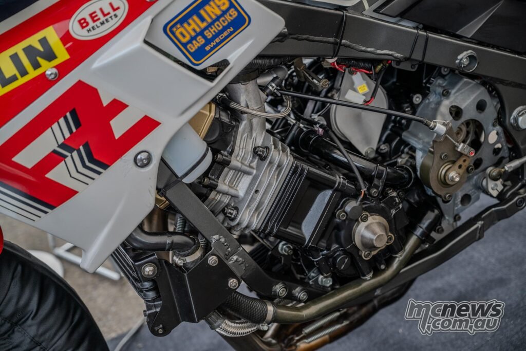 Close-up of the Yamaha FZ750 0U45’s forward-canted five-valve Genesis engine producing over 130 horsepower.