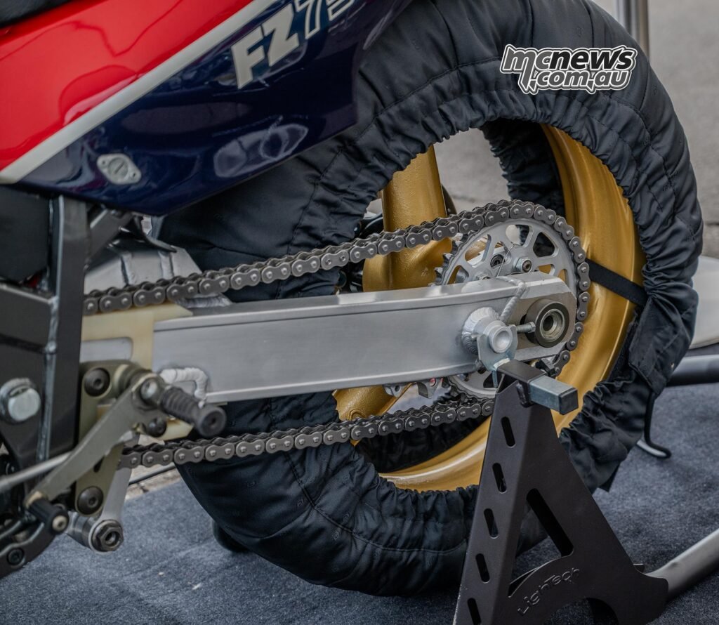 Marlboro red, magnesium wheels, steel frame—pure ’80s factory magic.