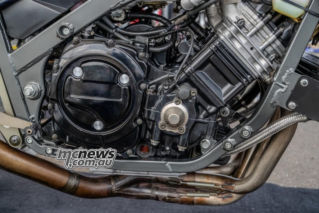 Eddie Lawson’s Yamaha FZ750 0U45 Superbike dominated the 1986 Daytona 200, showcasing the potential of Yamaha’s Genesis five-valve engine.