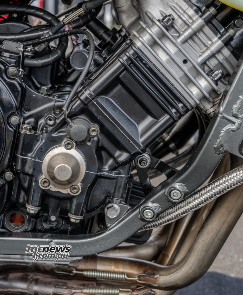 Close-up of the Yamaha FZ750 0U45’s forward-canted five-valve Genesis engine
