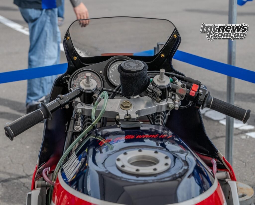 One of Yamaha’s coolest works specials ever: the FZ750 0U45.