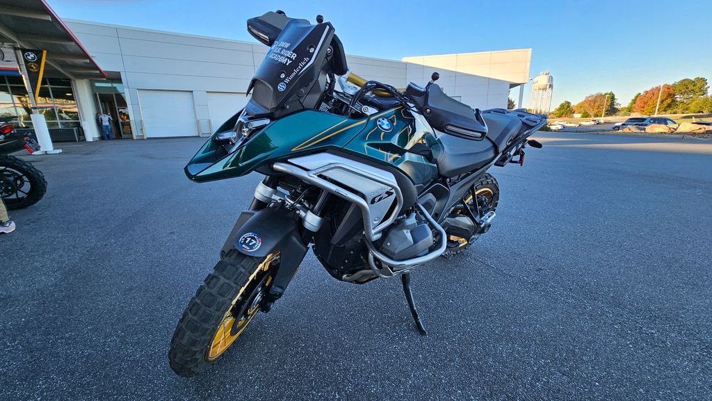 BMW R 1300 GS, getting ready to saddle up