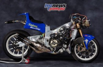 Suzuki RGV500 – Kenny Roberts Jr. 2000 champ...