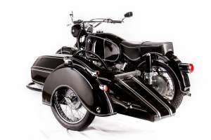 South African BMW experts Cytech have paired a BMW R69S with a 50s-model Steib sidecar.