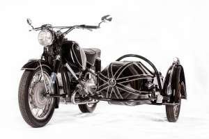 South African BMW experts Cytech have paired a 1964 BMW R69S with a 50s-model Steib sidecar.