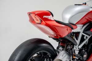 Neo-retro TVS Apache RR 310 café racer by Smoked Garage