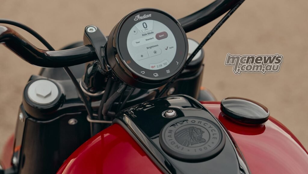 Indian Chief Vintage dashboard with 101 mm RIDE COMMAND touchscreen display
