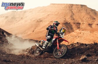 Schareina leads Dakar after marathon Stage Four