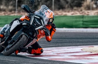 KTM Shows Off New Lineup Bikes, Shark Goes Photoch...