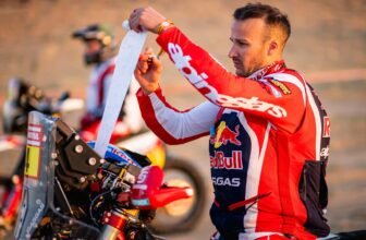 Here’s How Dakar’s Motorcycle Racers R...